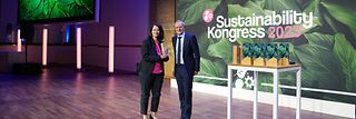 Melanie Kubin-Hardewig, Deutsche Telekom AG (left) and Prof. Dr. Alexander Bassen, University Hamburg