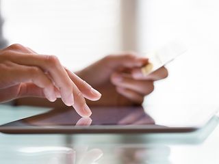 Symbolbild Datenschutz: Online Überweisung